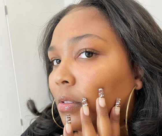 Мраморный маникюр 2.0: как повторить любимый тренд певицы Лиззо?