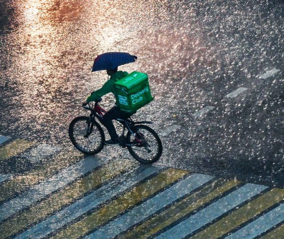 Что делать во время грозы, ураганного ветра, ливня и града? Правила безопасности в непогоду