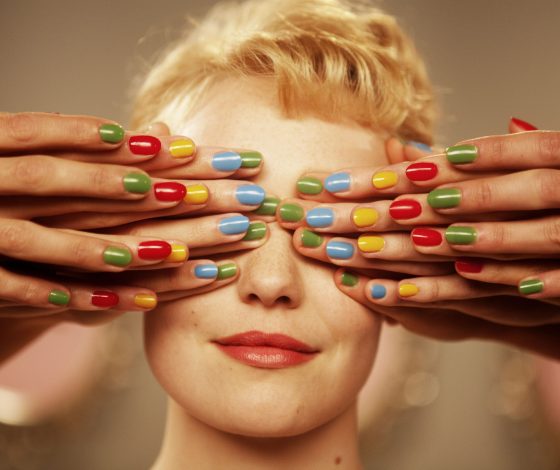 5 клипов ВКонтакте с идеями для маникюра