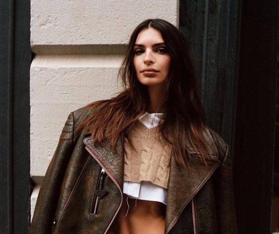 Эмили Ратаковски показывает, в каких джинсах ходить этой осенью