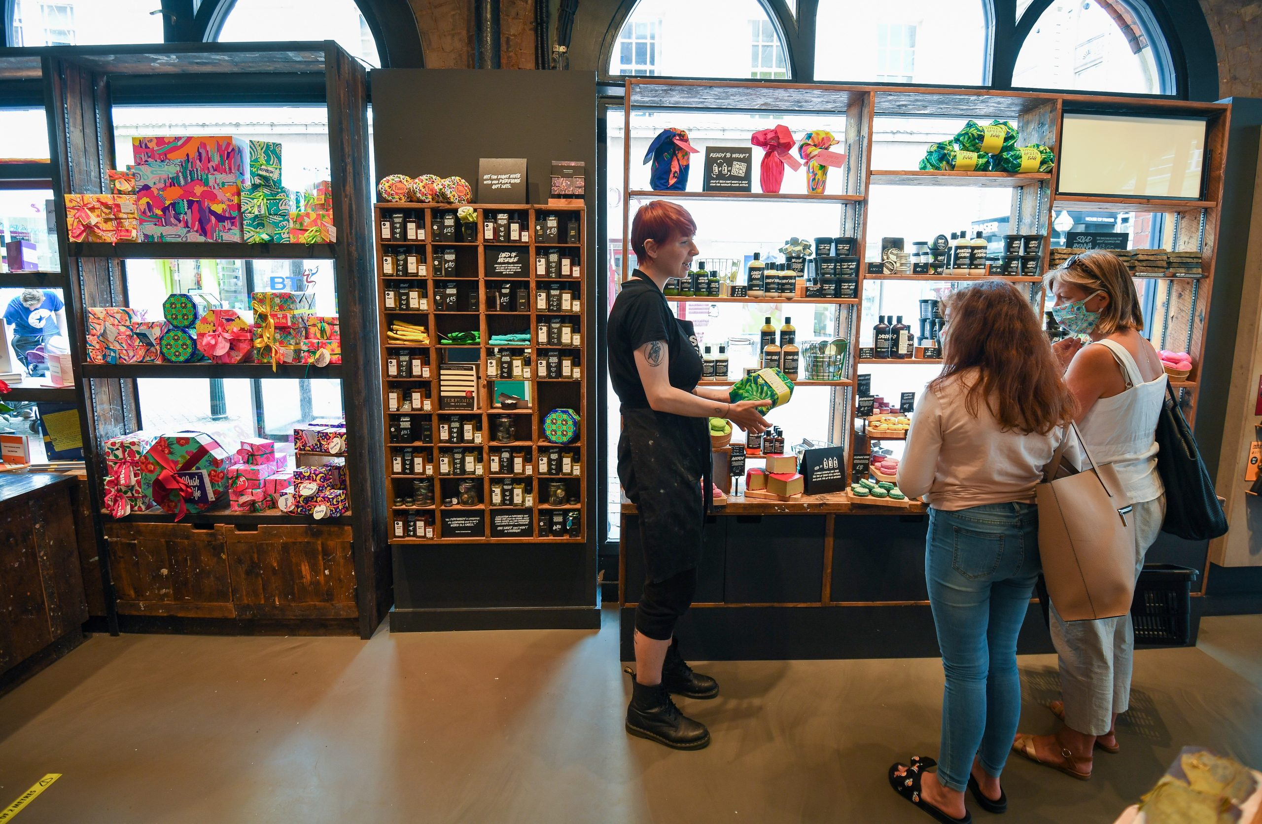 Косметическая сеть Lush полностью уходит из России