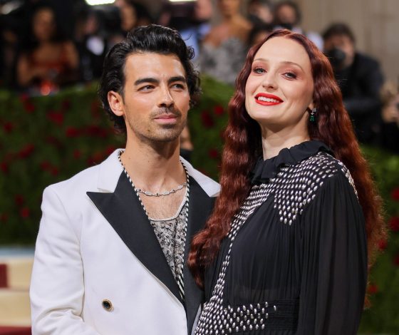 Джо Джонас и Софи Тернер официально развелись спустя год судебных разбирательств