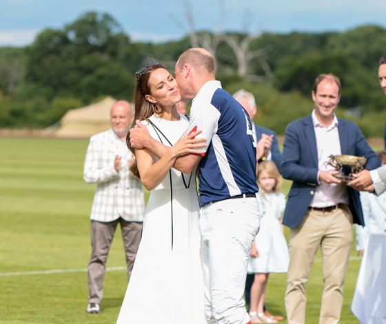 Кейт Миддлтон и принц Уильям нарушили протокол: супруги публично поцеловались во время матча по поло