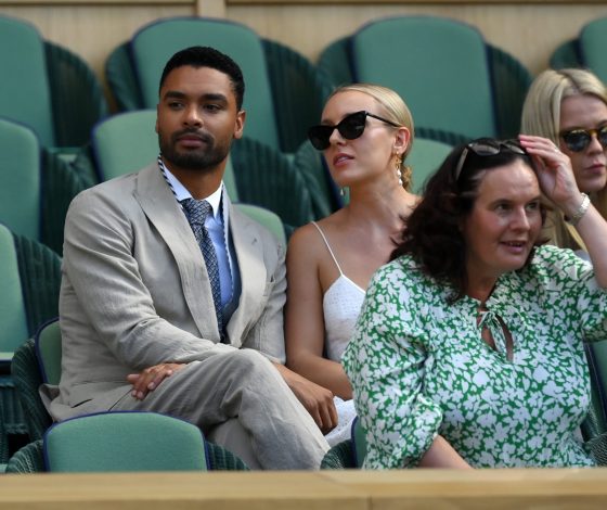 Редкие кадры: Реге-Жан Пейдж из «Бриджертонов» замечен со своей возлюбленной