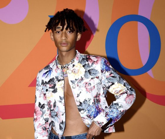 Как носить цветочный принт мужчинам? Букет от Джейдена Смита