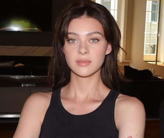 Никола Пельтц в джинсах, которые идеально сядут на любой фигуре