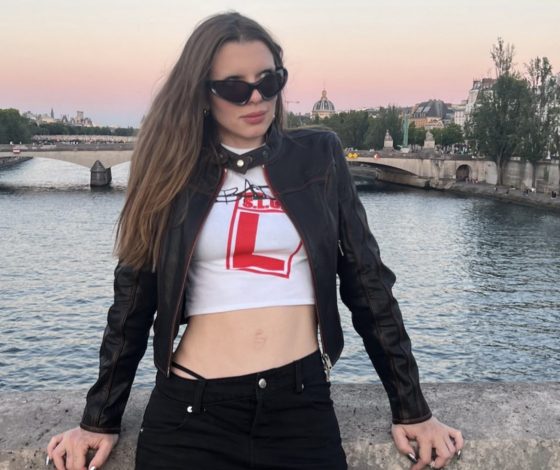 Джулия Фокс снова показывает, что у мини-юбок нет границ