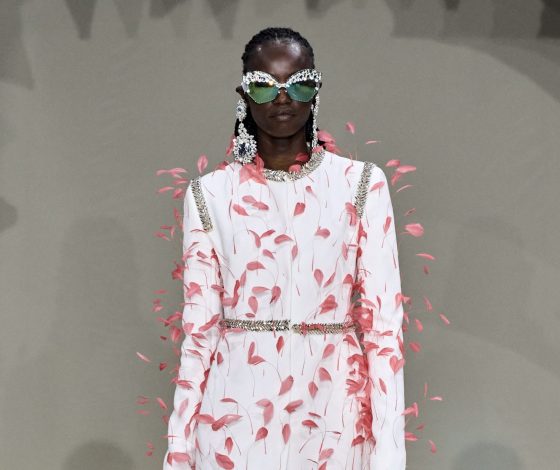 Как совместить Студию 54 с английским садом? Ответ на кутюрном показе Giambattista Valli