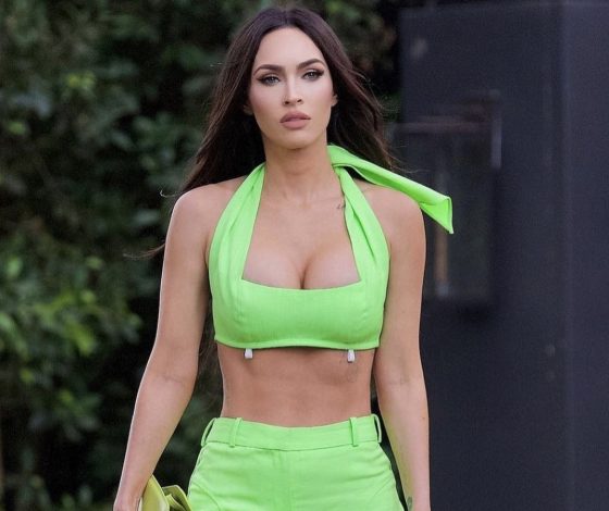 Образ дня: Меган Фокс устала от розового цвета и перешла на зеленую сторону