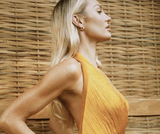 Движение вверх: такого платья из бахромы, как у Кэндис Свейнпол, вы еще точно не видели