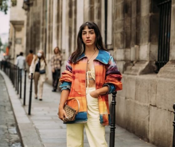 Не только на пляж: 16 идей, как вписать купальник в повседневный образ