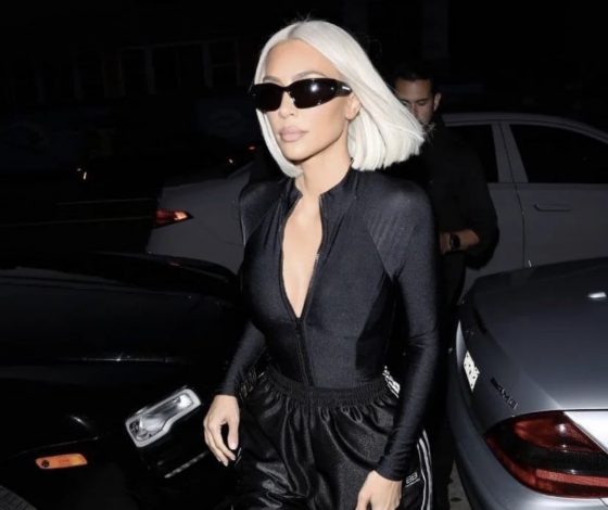 На высокой ноте: Ким Кардашьян показывает, с чем носить спортивные штаны для создания вечернего образа