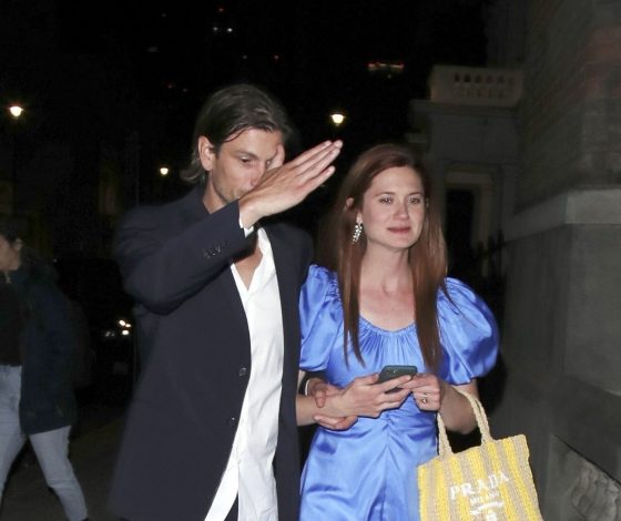 Первый выход звезды «Гарри Поттера» Бонни Райт с мужем после свадьбы