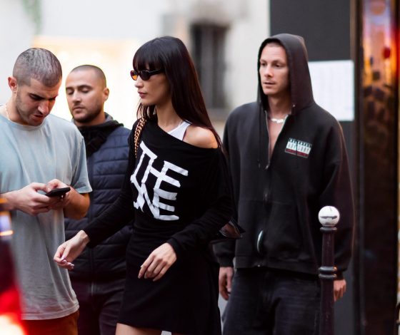 Белла Хадид показывает  самую трендовую обувь сезона