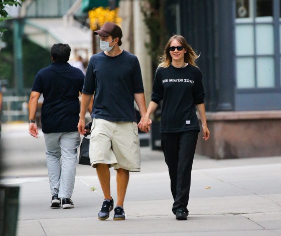 Любовь греет лучшего всего: Роберт Паттинсон и Сьюки Уотерхаус на прогулке в Нью-Йорке