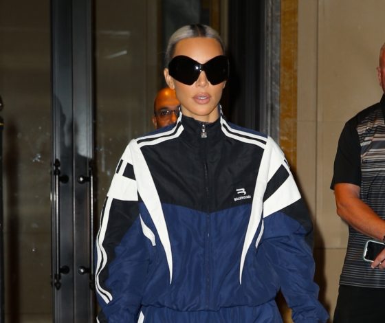 Ким Кардашьян выглядит элегантно даже в спортивном костюме
