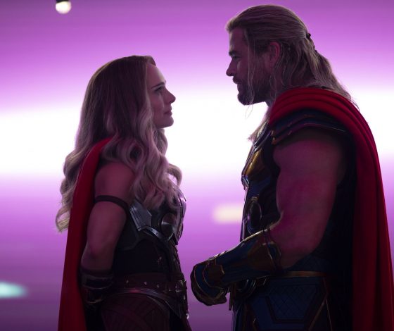 Поступок дня: от чего пришлось отказаться Крису Хемсворту перед сценой поцелуя с Натали Портман?