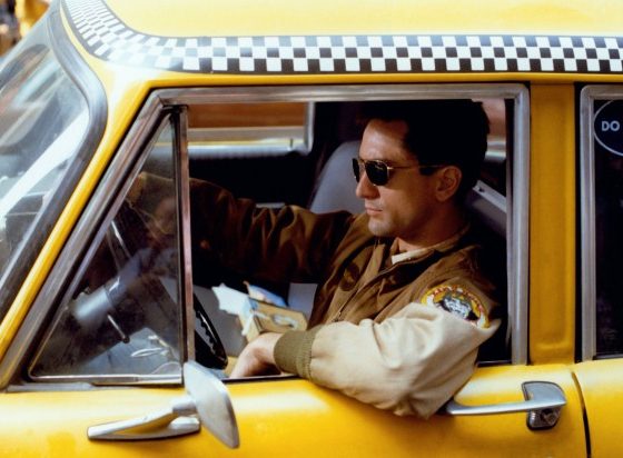 Герои среди нас: таксист спас людей из горящего дома и успел довести своего клиента вовремя в аэропорт