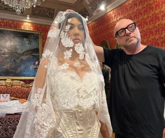 Кортни Кардашьян показала архивные свадебные снимки