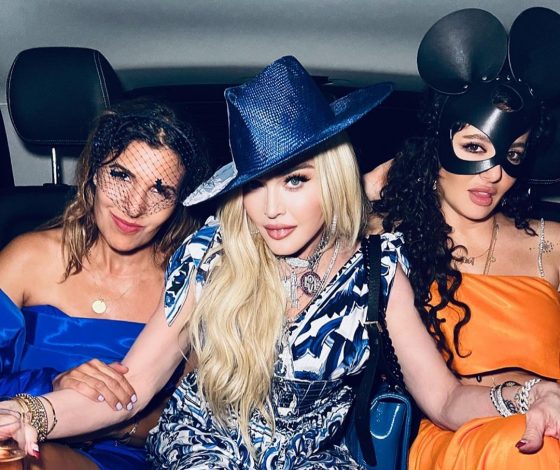 Нет, не бойфренд: с кем застали за поцелуями Мадонну?