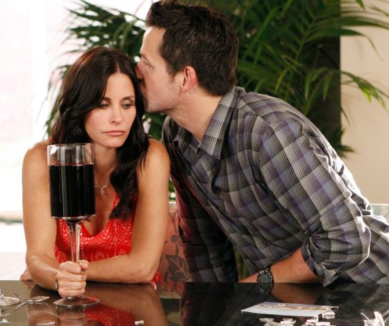 Сухой закон: можно ли пить алкоголь во время диеты и о каком напитке стоит забыть совсем?