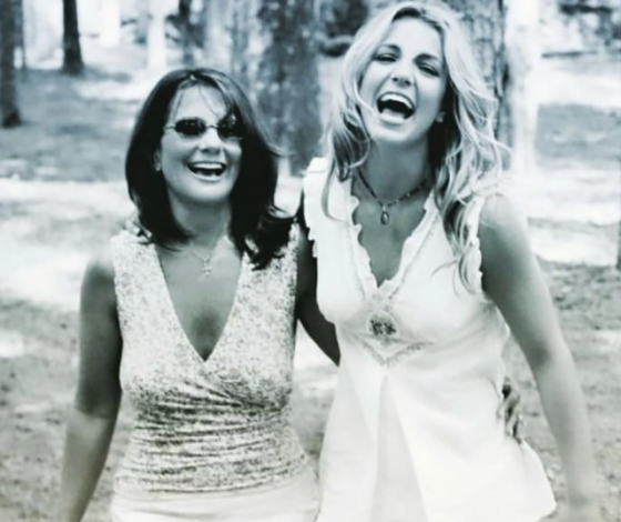 Как мама Бритни Спирс отреагировала на обвинения дочери в Сети?