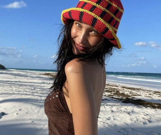 Белла Хадид примерила купальник, который покорит соцсети этим летом