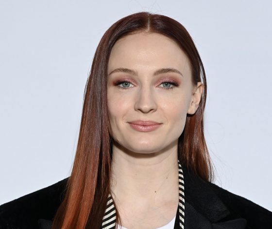 «Лучший вариант для отношений с телом»: Софи Тернер рассказала, как вновь полюбила себя после булимии