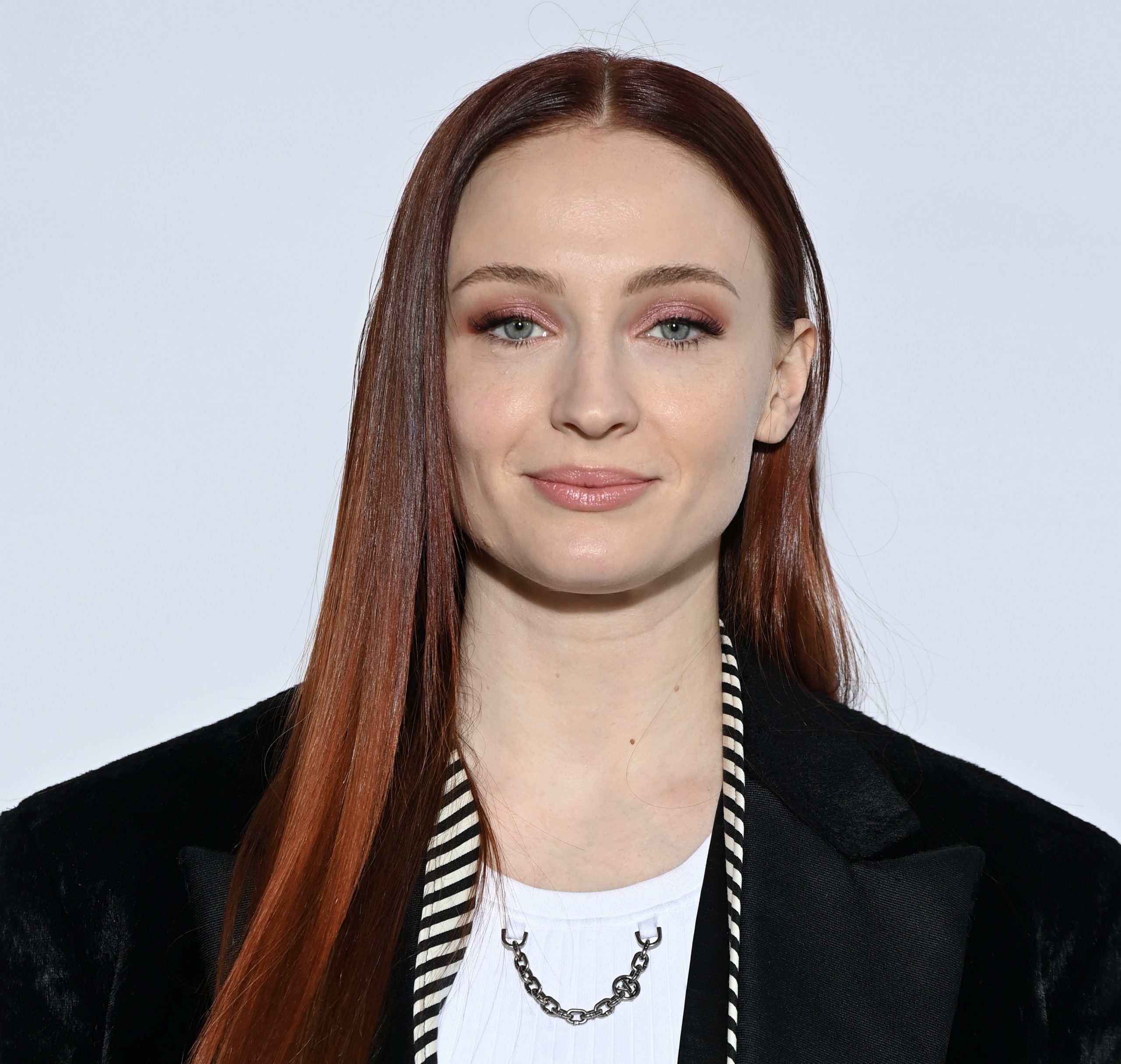 “The best option for a relationship with your body”: Sophie Turner tells how she fell in love with herself again after bulimia