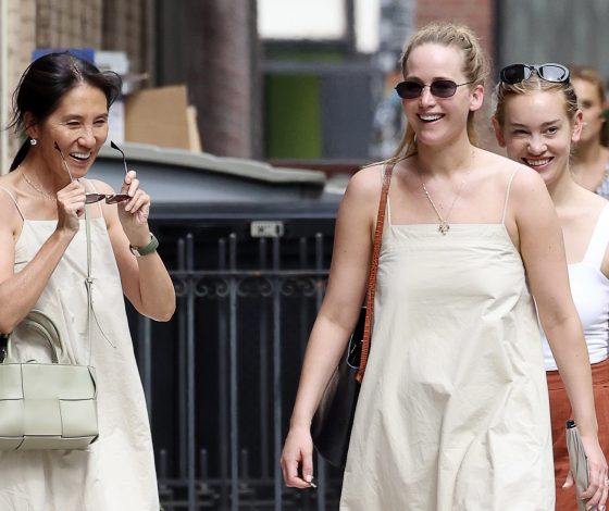 Неловкая ситуация: Дженнифер Лоуренс встретила на улице девушку в таком же платье