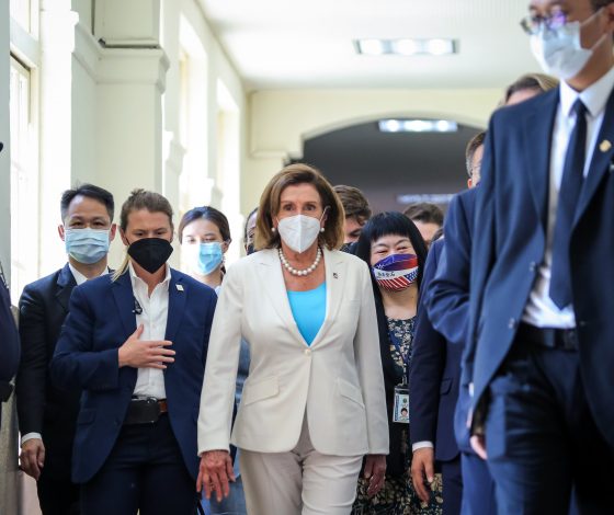 Нэнси Пелоси – главная героиня мемов последних дней. Собрали лучшие