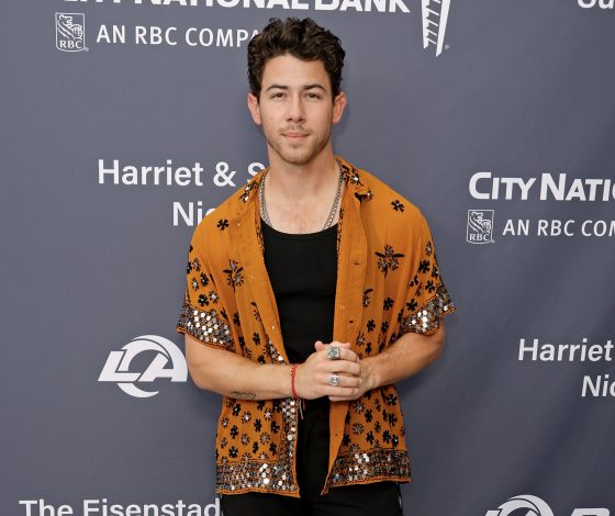 Метализированные казаки как у Ника Джонаса – стопроцентный тренд будущего сезона