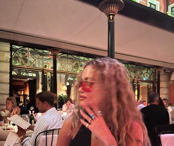 После слухов о тайной свадьбе: Рита Ора показала обручальное кольцо