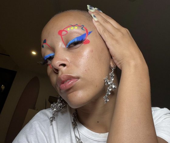 Рисунки на бровях: Doja Cat диктует новый тренд
