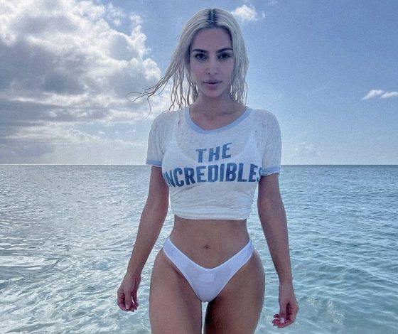 Футболка как часть купальника? Полный вперед от Ким Кардашьян