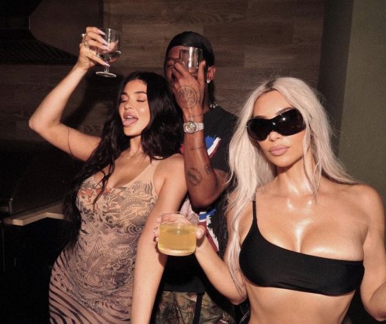 Топ на одной бретели и оверсайз-шорты: что надела Ким Кардашьян на день рождения Кайли Дженнер