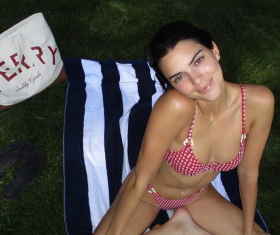 Коричневый и хаки: Кендалл Дженнер выявила отличную цветовую формулу (и не упустила возможности повысить градус)