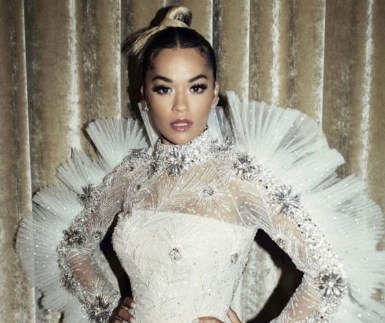 Рита Ора показала свадебное платье, которое вероятно надела на тайное бракосочетание с Тайкой Вайтити