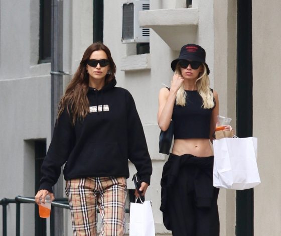 Редкий выход Ирины Шейк с мамой и подругой