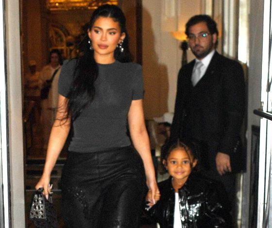 «До тех пор пока ему не исполнится 21 год»: Кайли Дженнер и Трэвис Скотт до сих пор не дали имя своему ребенку