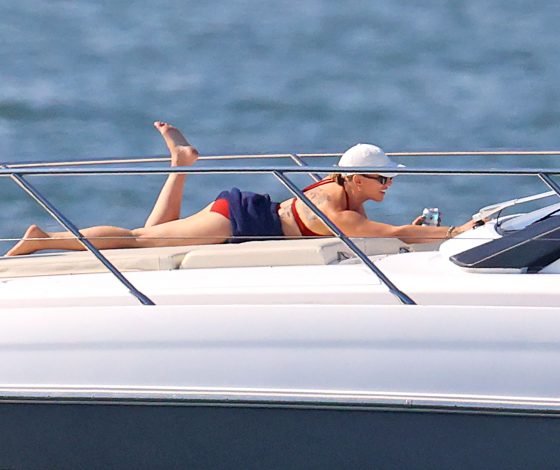 Скарлетт Йоханссон раскритиковали за ее купальник