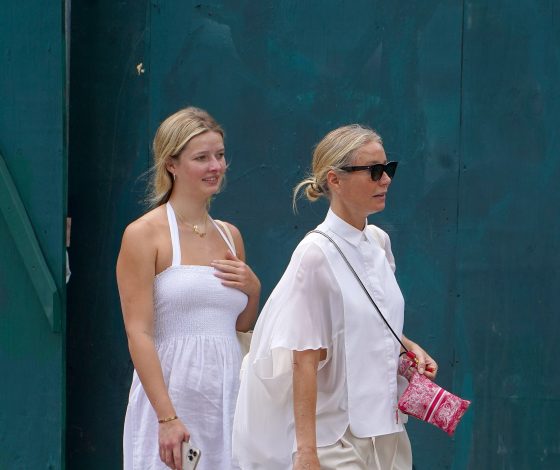 Легко спутать: Гвинет Пэлтроу вышла на прогулку с 18-летней дочерью