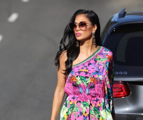 Николь Шерзингер доказывает, что цветочный принт – самый актуальный тренд сезона