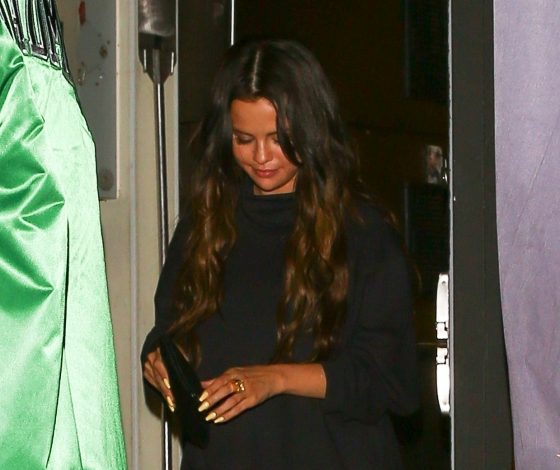 После слухов о романе с продюсером: Селена Гомес замечена в компании рэпера