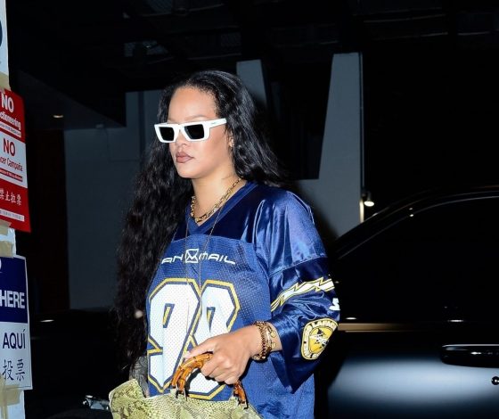 Мыслить шире: Рианна выбирает мешковатые брюки в трендовом силуэте сезона