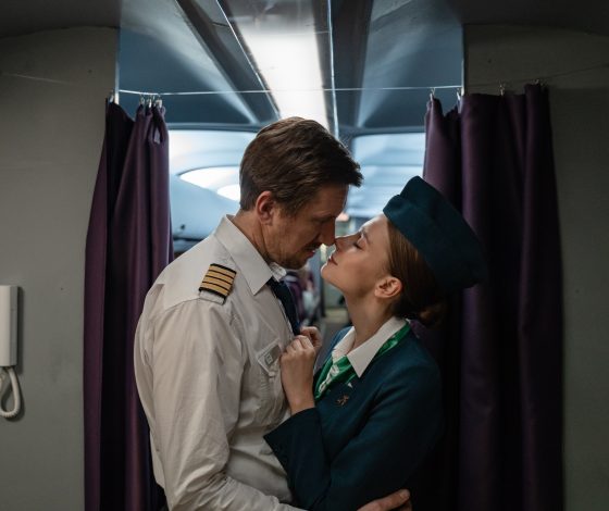 Кто стоит за дверью? Владимир Машков, Тихон Жизневский и другие в первом трейлере остросюжетного триллера «Кто там?»