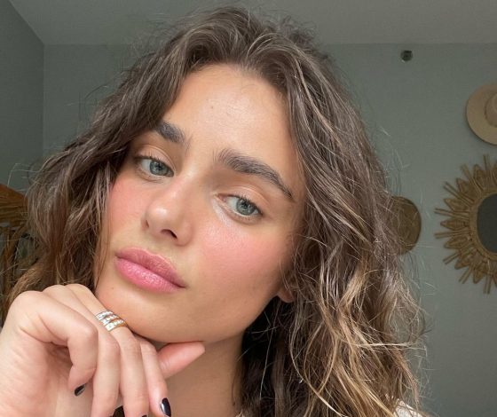 5 причесок для вьющихся волос в дождливую погоду