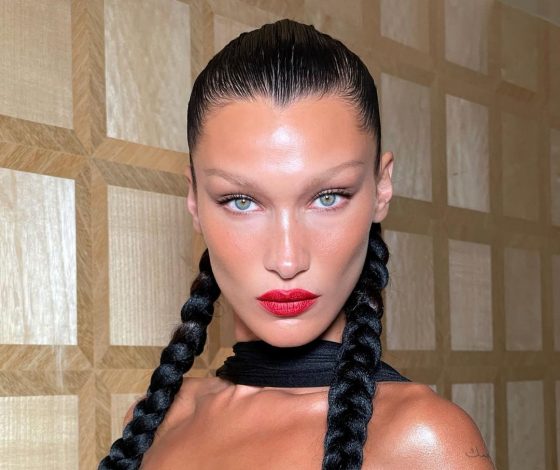 С какой прической носить шапку, чтобы выглядеть стильно? Показывает Белла Хадид