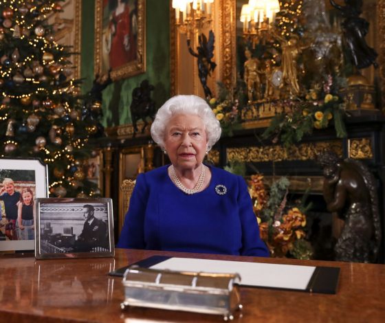 История дня: американка рассказала, как общалась письмами с Елизаветой II