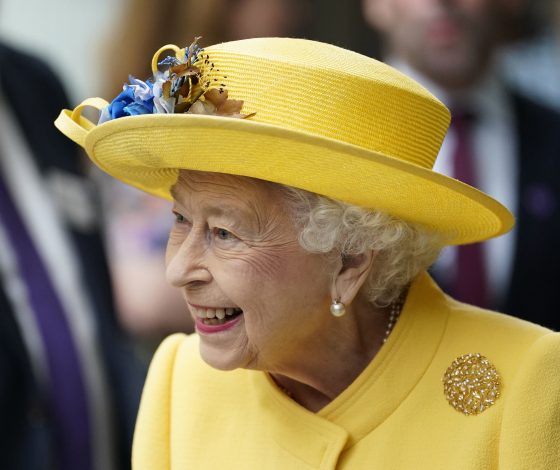 Не просто украшения: тайные значения брошей королевы Елизаветы II